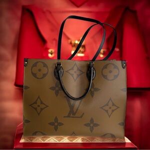 Louis Vuitton OnTheGo GM tote bag with brand's iconic Monogram Giant canvas.